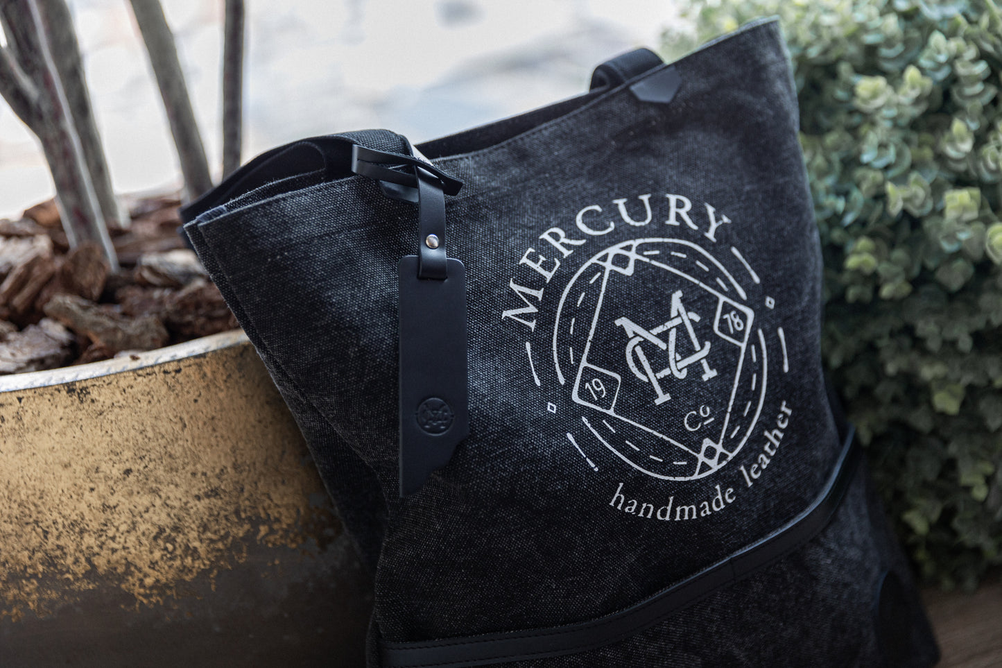 Mercury Outer Pocket Canvas Bag Thick Canvas Textured Canvas Bag Custom Branded Leather Tag Black